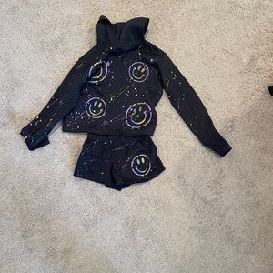 FIREHOUSE sweatshirt and shorts!